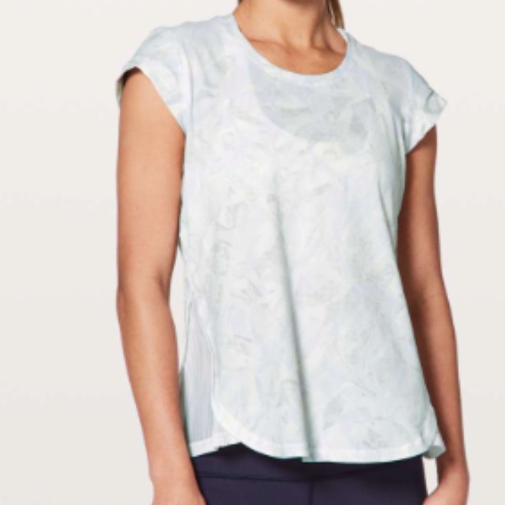 Lululemon Just Pleat It White and Grey Marbled Short Sleeve Shirt Top